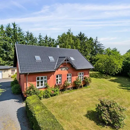 Marit - 1-5km From The Sea By Interhome